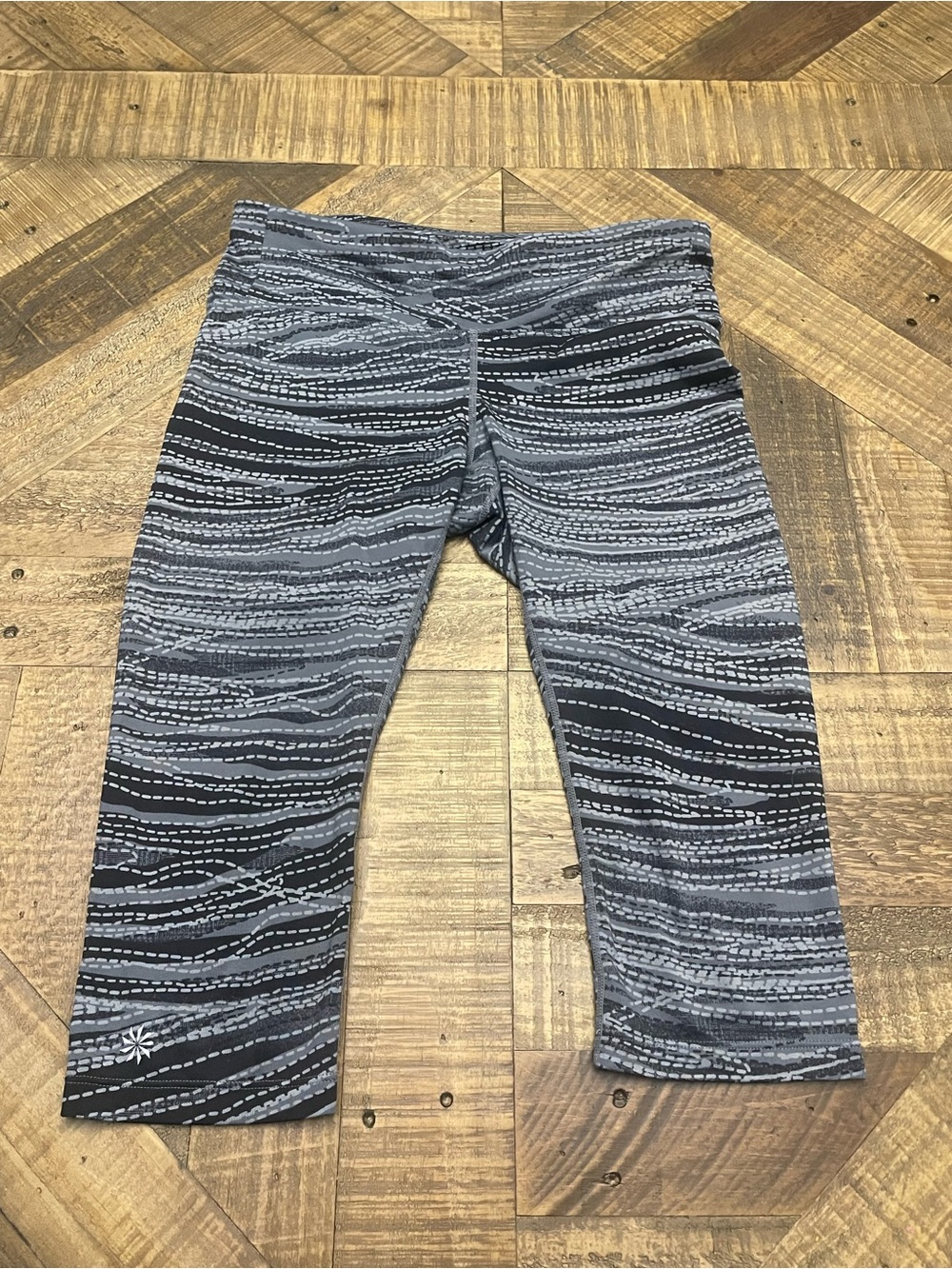 Athleta Inside Track Knicker Crop Leggings Size S Black Gray Wave Heatwave